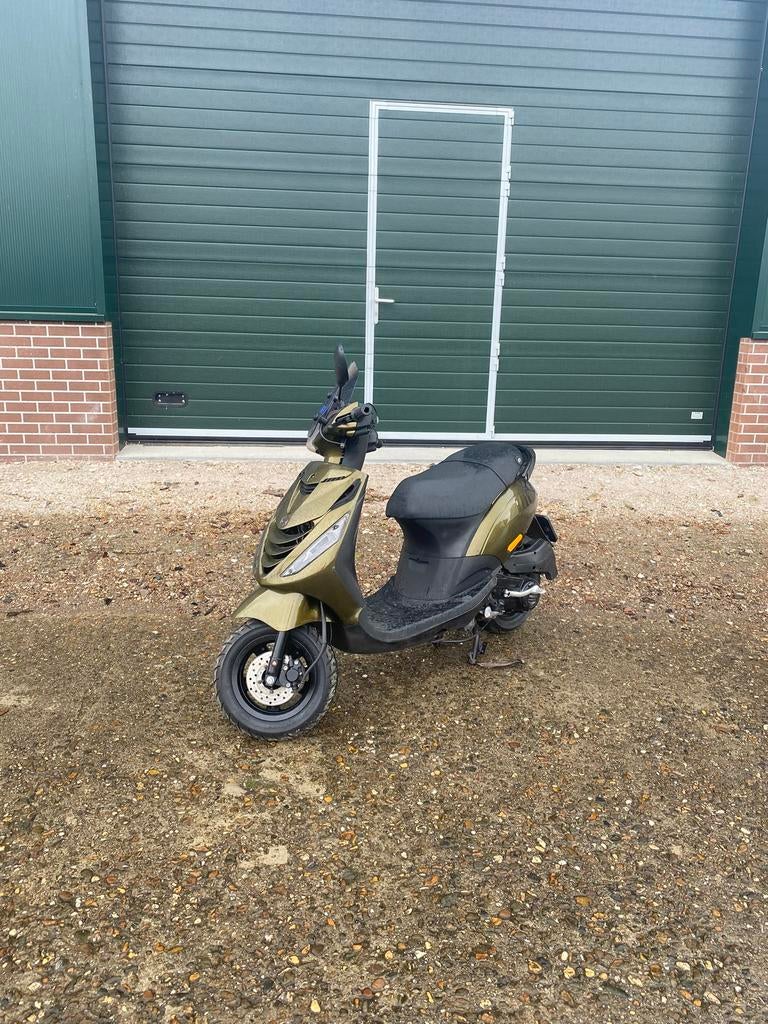 Piaggio Zip Olive Green, Ophalen, Zo goed als nieuw