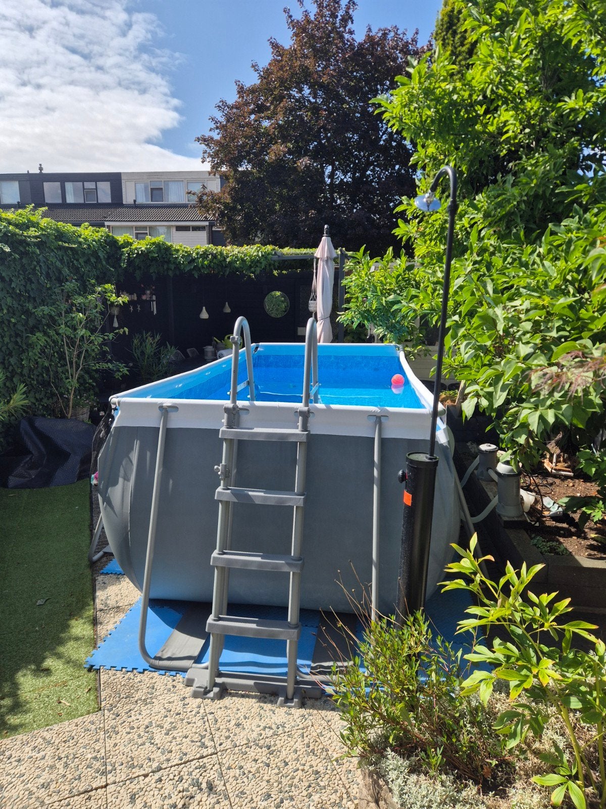 Zwembad met warmtepomp, trap, vloer en douche, 200 tot 300 cm, Zo goed als nieuw, Rechthoekig, Ophalen