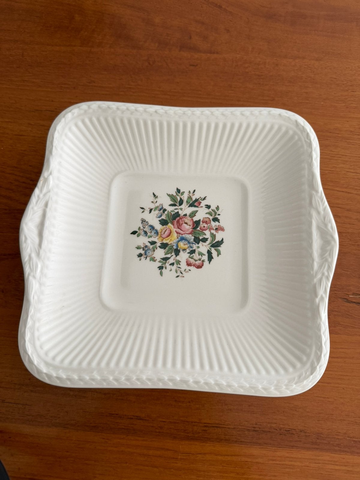 Wedgwood Conway koekjesschaal 23x23cm, Klassiek, Ophalen of Verzenden, Schaal of Schalen, Zo goed als nieuw