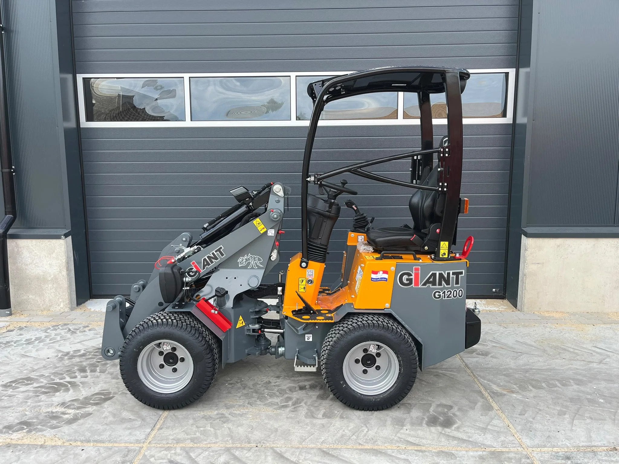 Giant G1200 (bj 2026), Wiellader of Shovel
