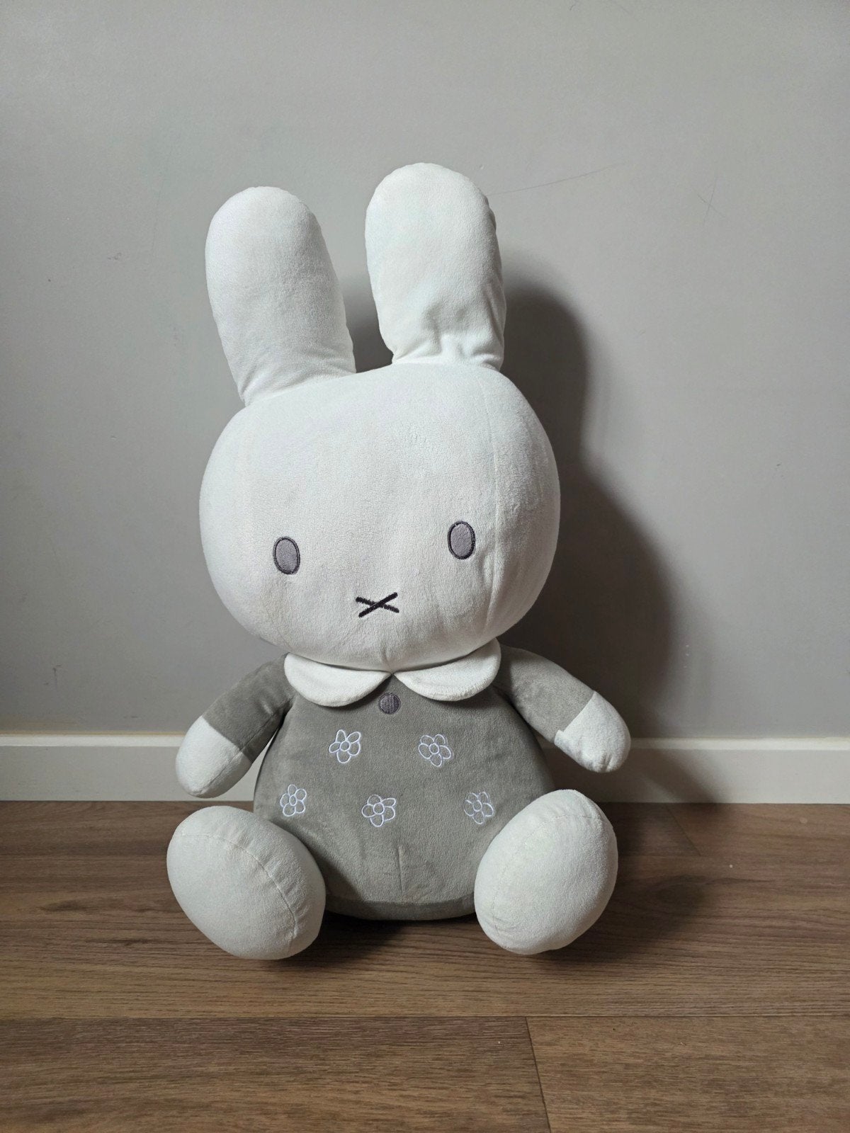 grote nijntje knuffel in grijs jurkje, Grijs, Konijn, Nijntje, Ophalen of Verzenden