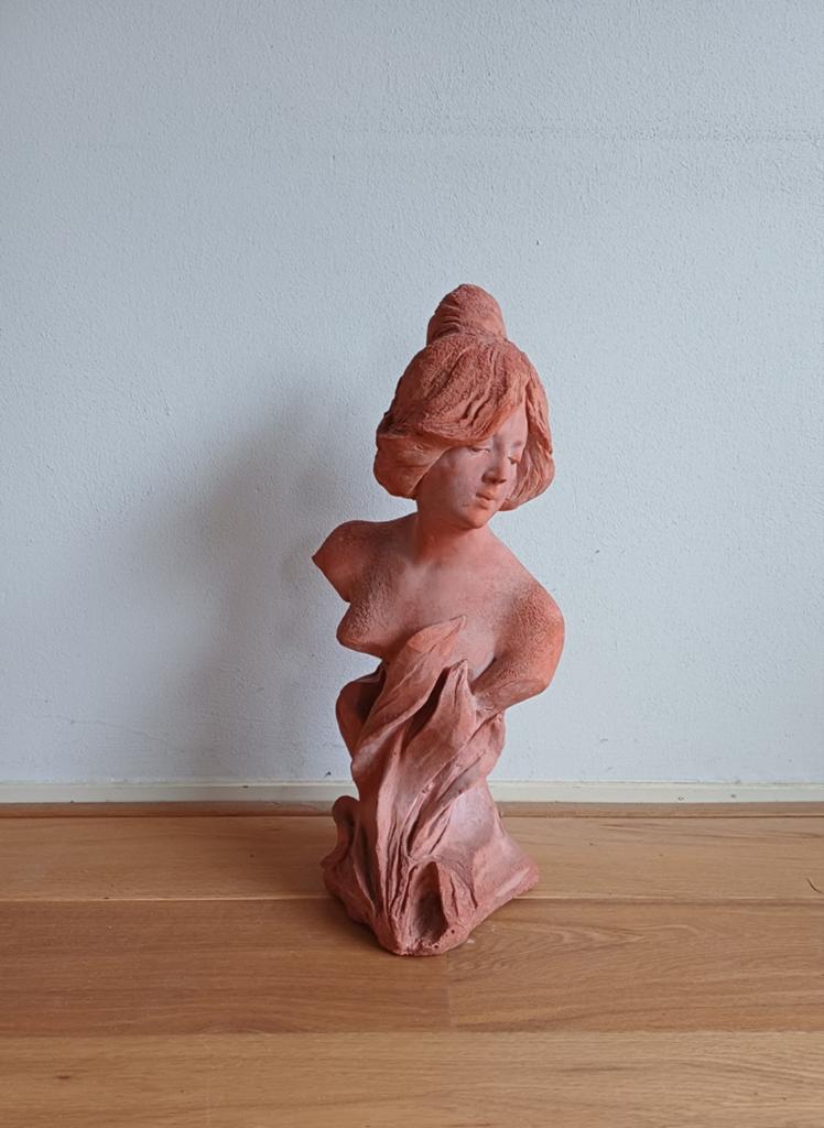 Zwaar Terracotta-achtig Beeld / Tuinbeeld Beton Steen € 20, Tuin en Terras, Ophalen, Overige materialen