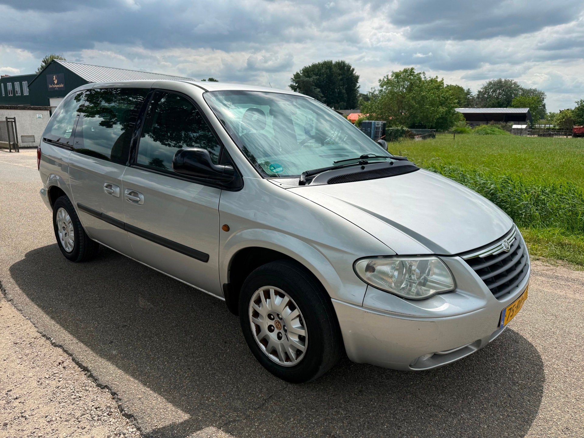 Chrysler Voyager 3.3i V6 SE Luxe 7-Persoons Nieuwe Apk, Auto's, Chrysler, 3301 cc, Gebruikt, 120 €/maand, Origineel Nederlands