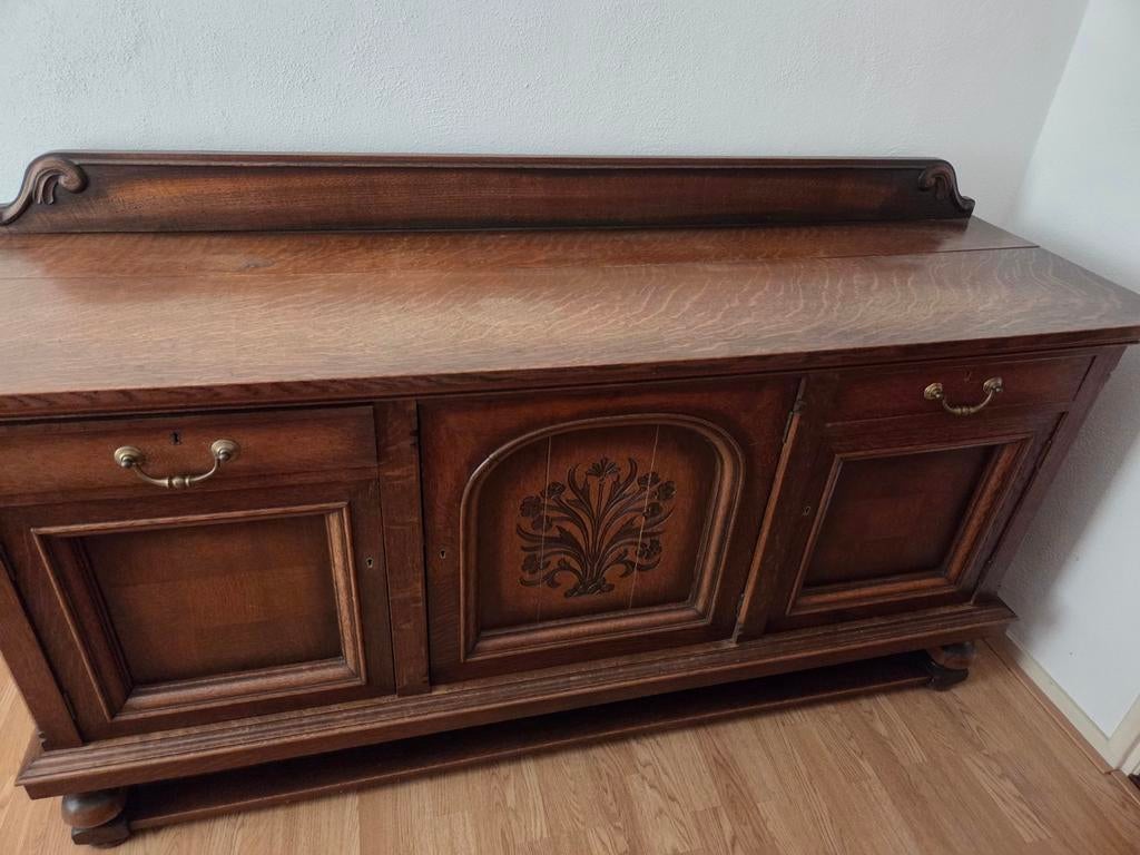 Antiek dressoir van eikenhout met houtsnijwerk, Antiek en Kunst, Antiek | Meubels | Kasten, Ophalen