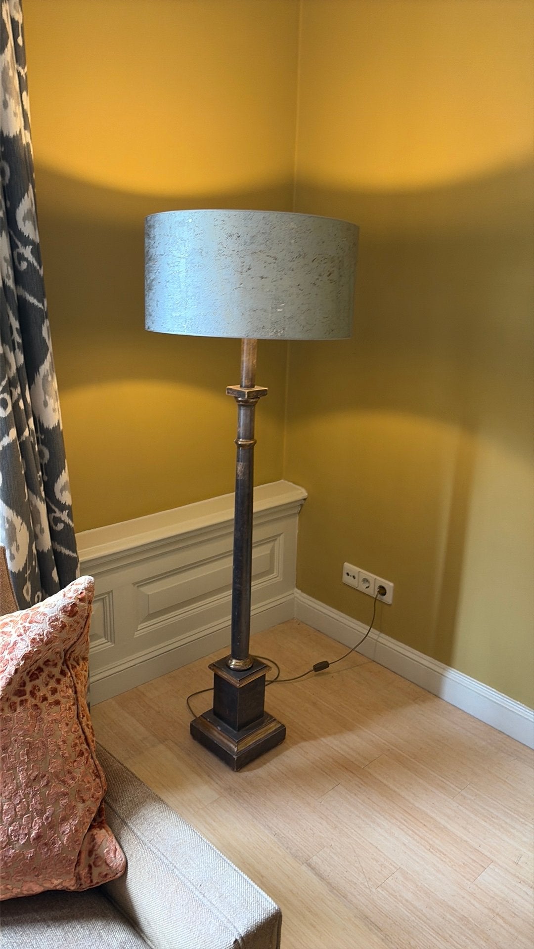 Prachrig gepatineerde staande lamp plus kap, Ophalen
