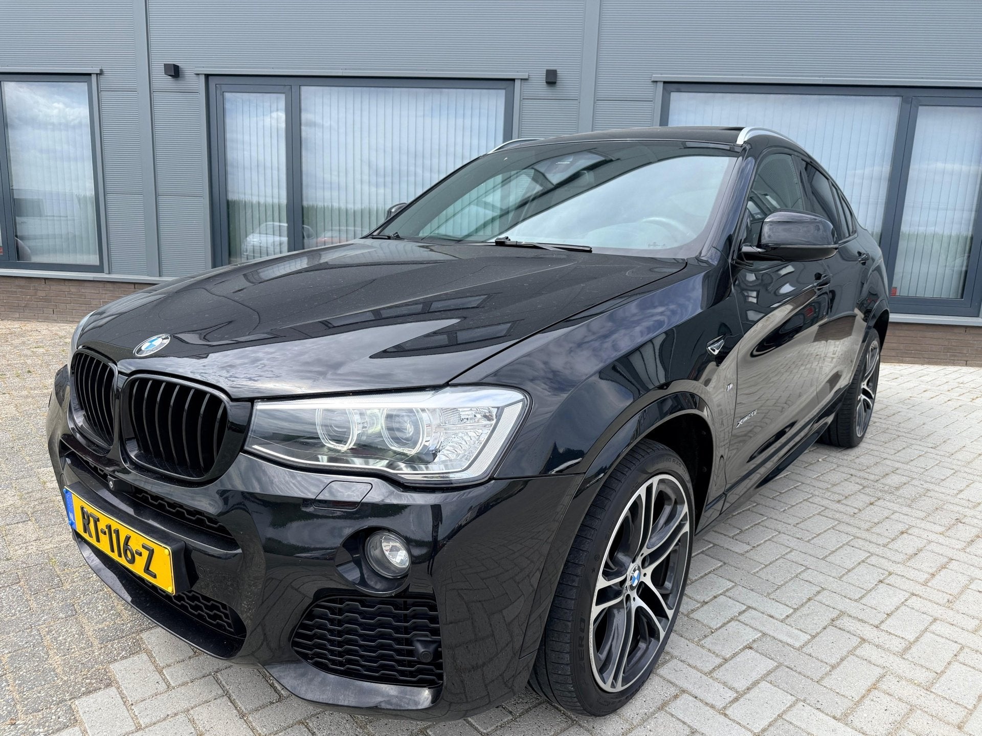 BMW X4 XDrive20i High Executive xLine Edition M-Pakket // Cl, Auto's, Automaat, Gebruikt, 2000 kg, Zwart