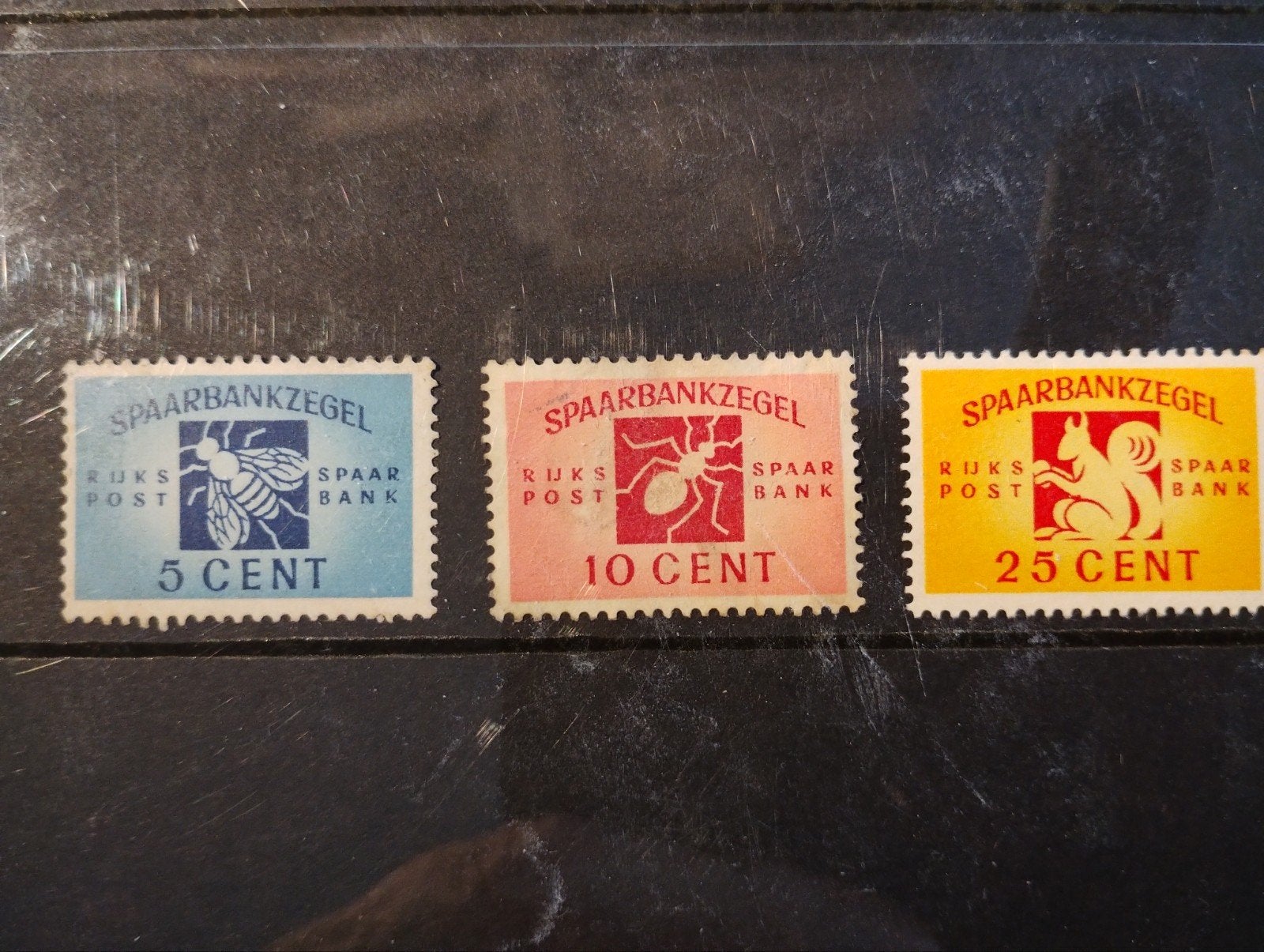 Drie Spaarbank Zegels., Ophalen of Verzenden