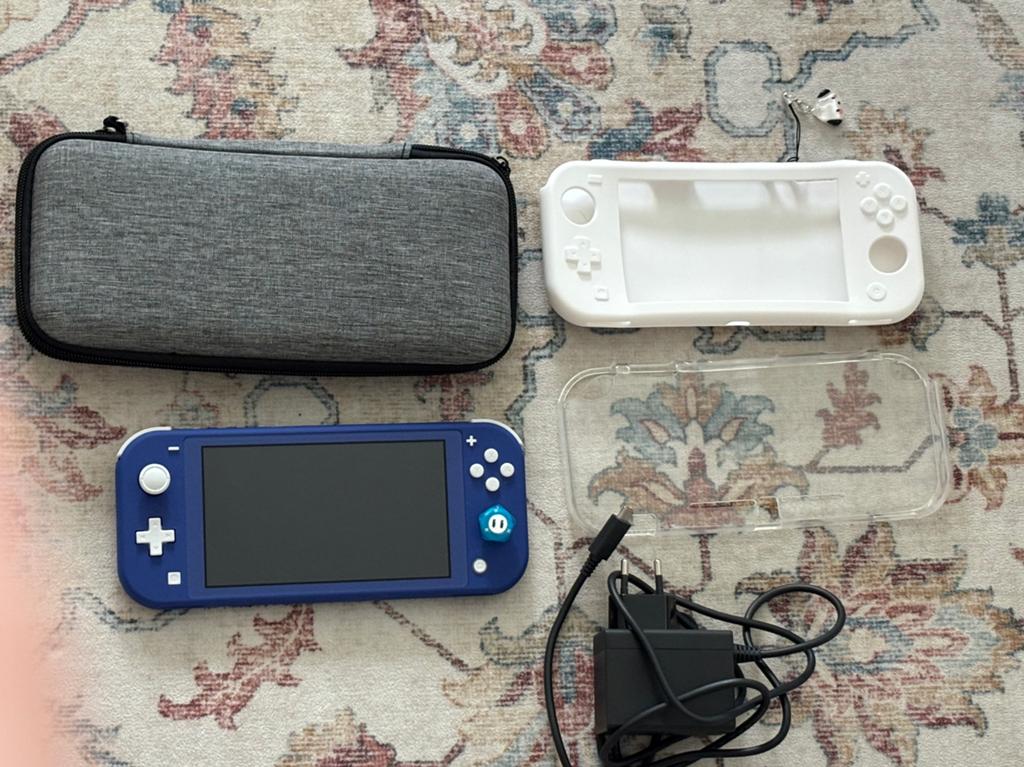 Nintendo switch lite paars nieuw krasvrij, Spelcomputers en Games, Ophalen, Met games, Nieuw, Zonder controller