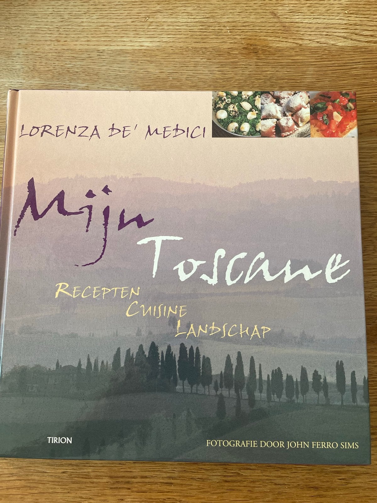 Mijn Toscane - Lorenza de' Medici kookboek, Ophalen of Verzenden, Zo goed als nieuw, Italië, Voorgerechten en Soepen