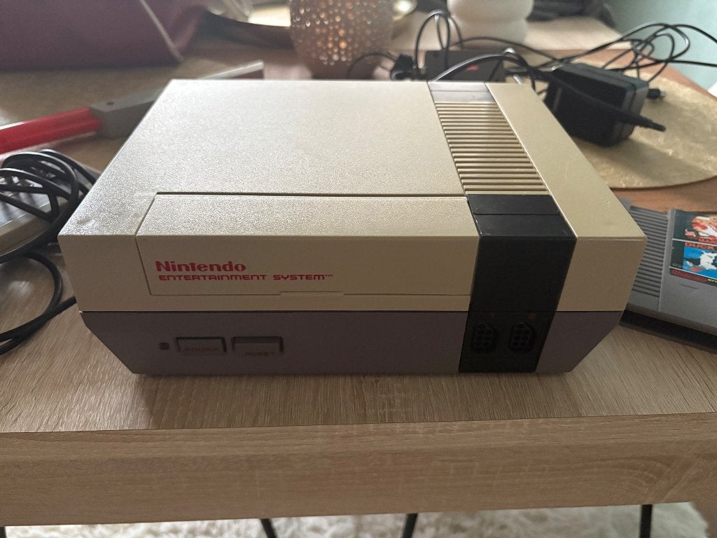 Nintendo Nes met games en pistool, Avontuur en Actie, Gebruikt, 2 spelers, Ophalen of Verzenden