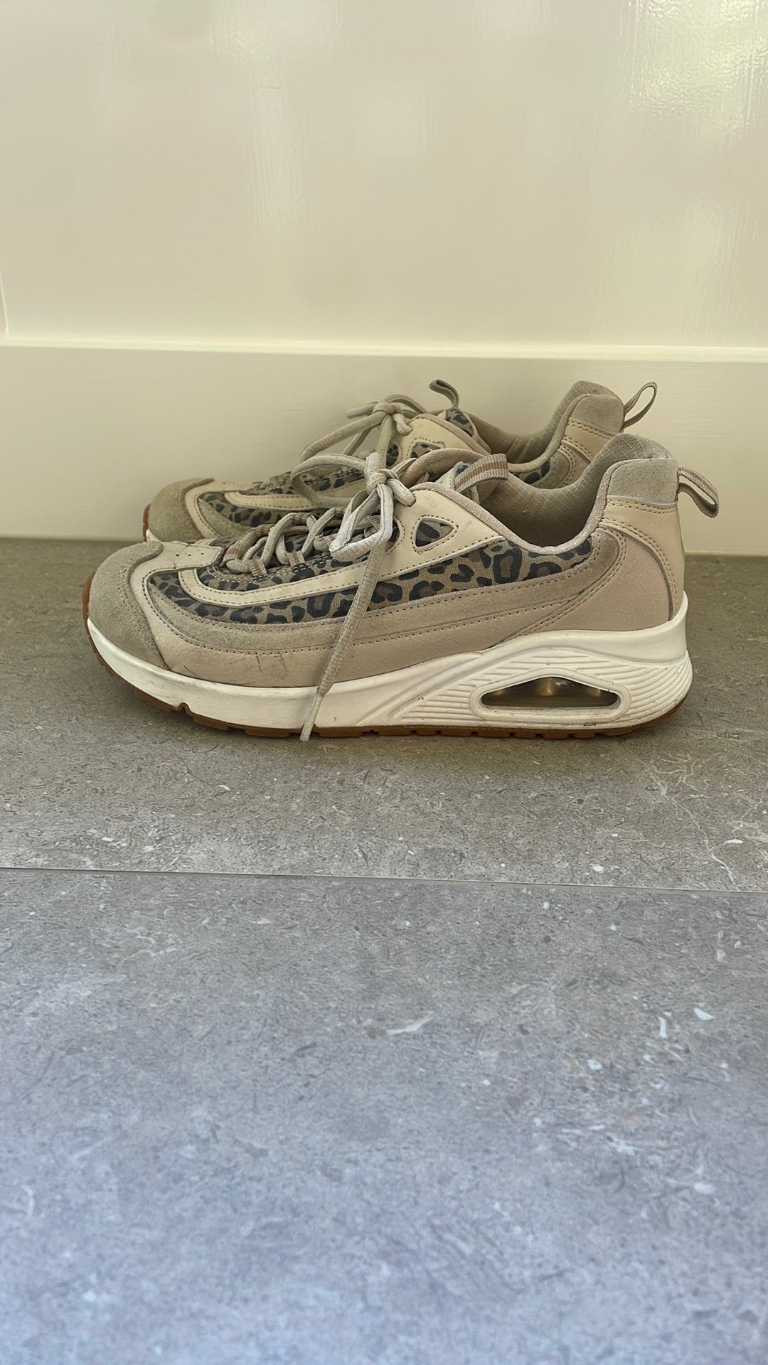 Skechers 38, Beige, Ophalen of Verzenden, Sneakers of Gympen, Gedragen