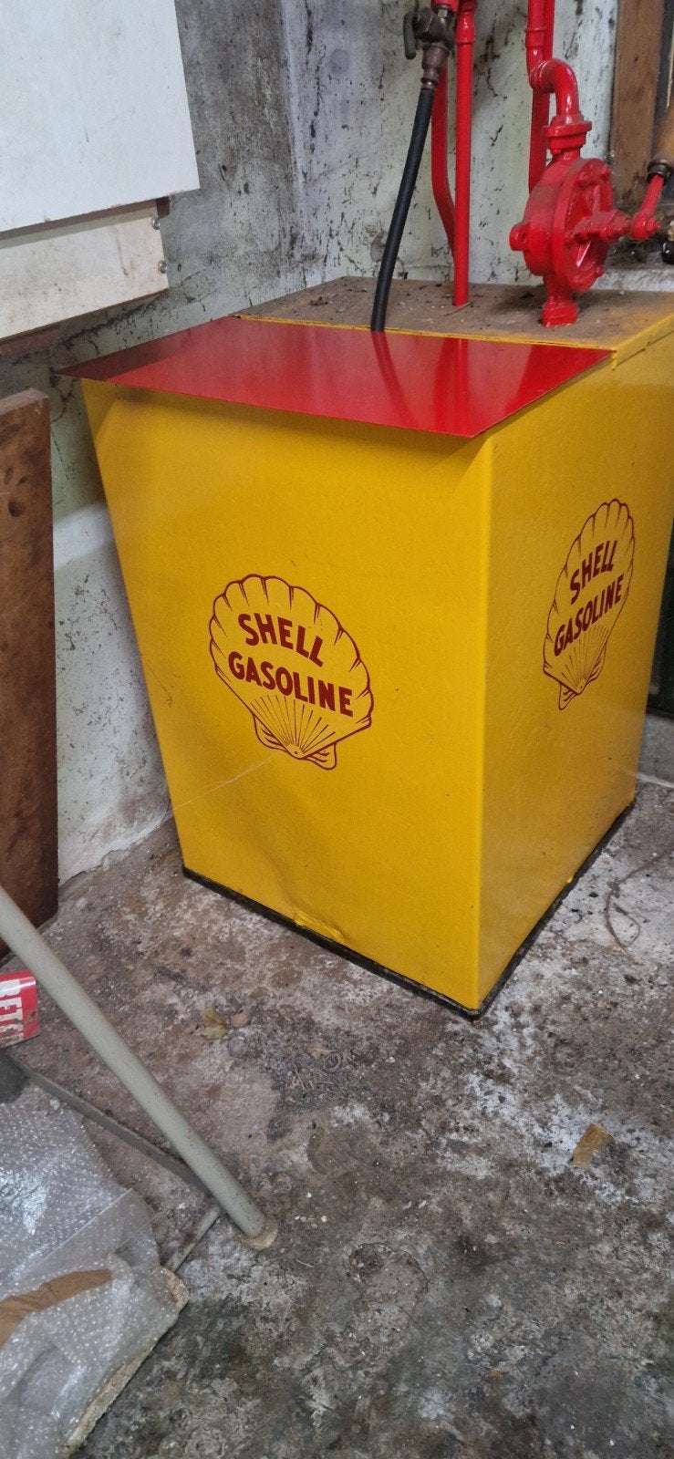 Shell petroleum pomp, Ophalen