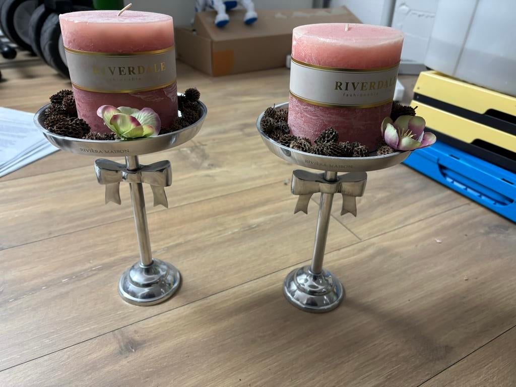 Riviera Maison cake stand Bow 2 x, 25 tot 50 cm, Ophalen of Verzenden, Zo goed als nieuw, Metaal