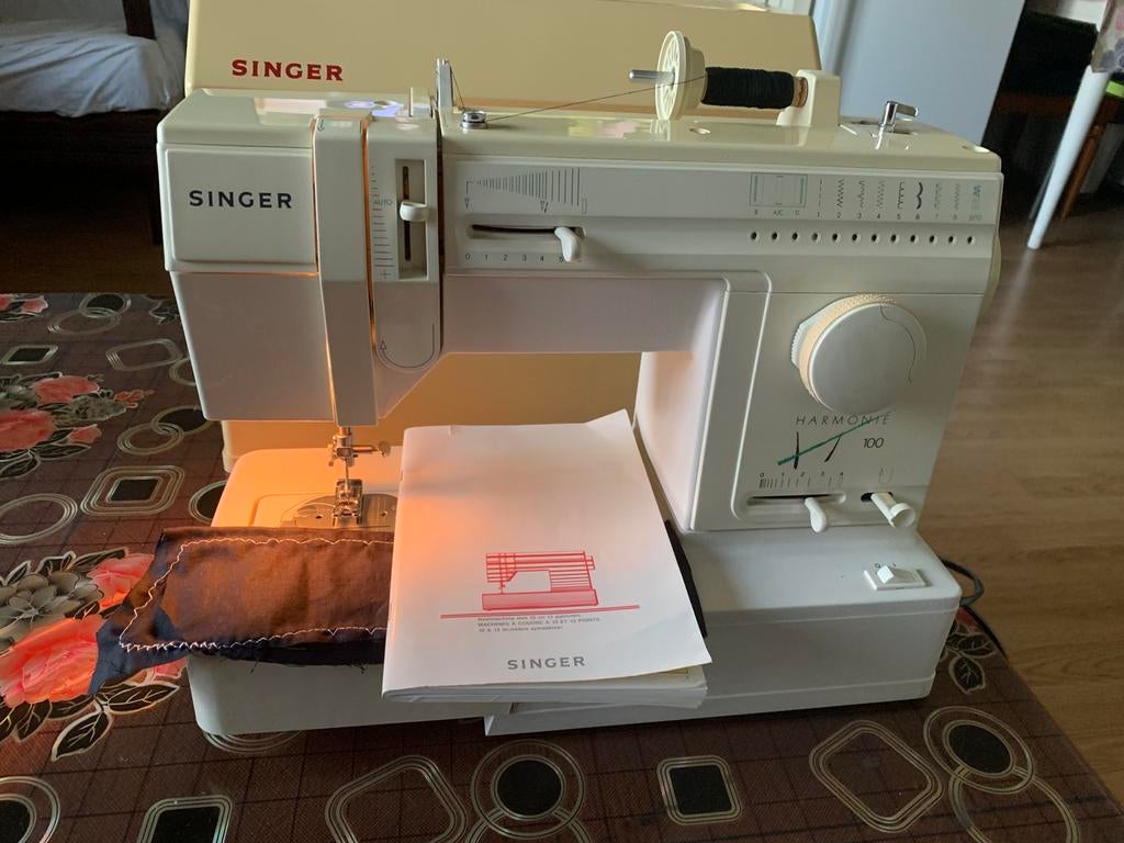 SINGER, HARMONIE 100 (Z.G.A.N), Hobby en Vrije tijd, Naaimachines en Toebehoren, Ophalen of Verzenden, Zo goed als nieuw, Naaimachine