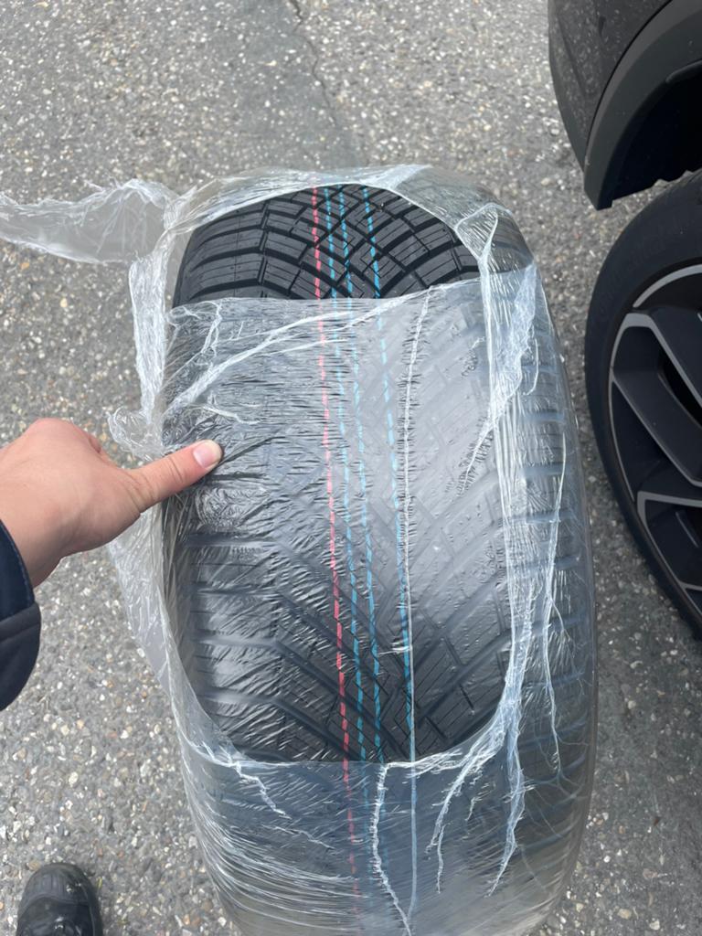 Continental 255/45 R20 ALLSEASONCONTACT 2, Auto-onderdelen, Banden en Velgen, 255 mm, Nieuw, Ophalen of Verzenden, Band(en)