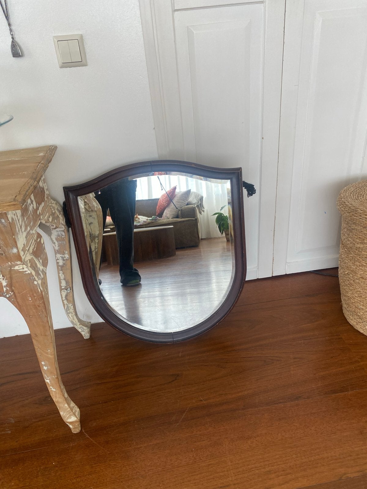 Oude spiegel met geslepen rand en houten lijst, Ophalen of Verzenden, Overige vormen, Minder dan 50 cm, Minder dan 100 cm