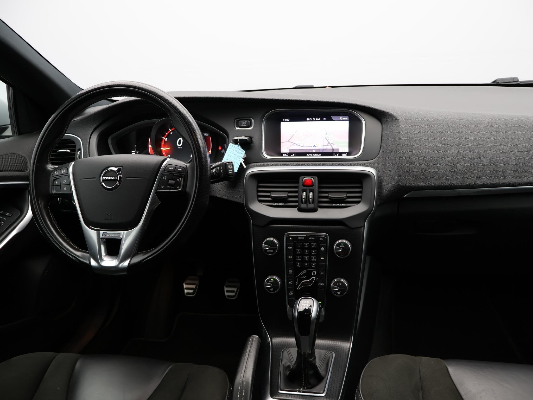Volvo V40 2.0 T4 190PK Business Sport / Trekhaak / 17" / Nub, Gebruikt, Euro 6, Handgeschakeld, Automatische klimaatregeling