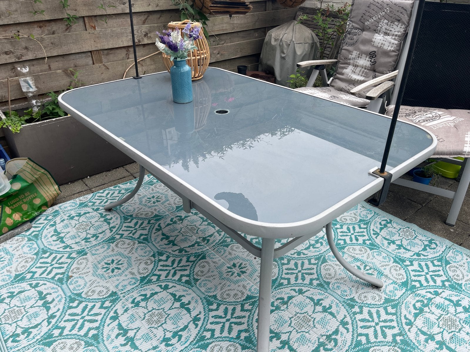 Gratis Tuin-/balkontafel met glazen blad, Ophalen, Gebruikt, Rechthoekig, Metaal