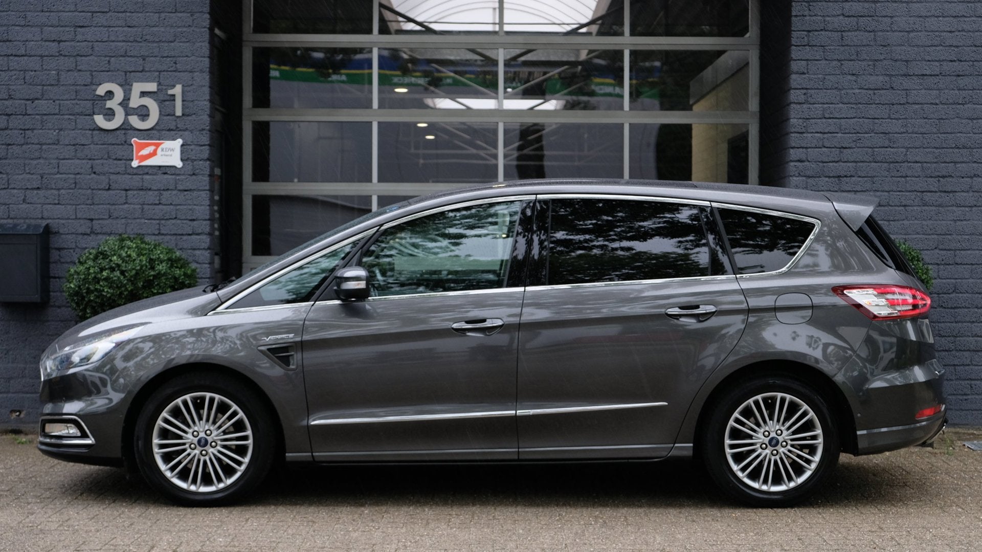 Ford S-Max 2.0 Vignale 240PK Carplay|Leder|Pano|Stoel verk /, Auto's, Dealer onderhouden, Gebruikt, Zwart, 4 cilinders