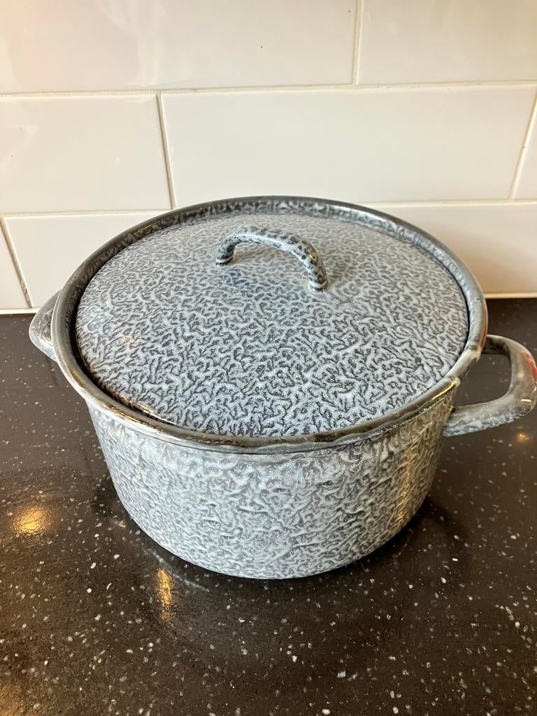 Vintage geëmailleerde soeppan, Gebruikt, Ophalen of Verzenden, Koekenpan of Braadpan, Gietijzer