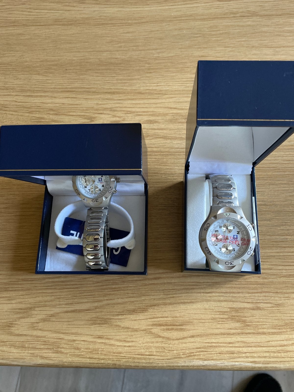 Twee Peugeot horloges - Batterijen te vervangen, Ophalen of Verzenden