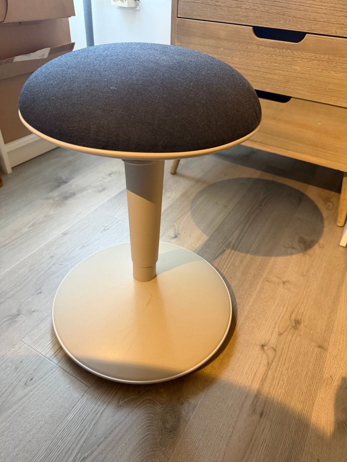 IKEA NILSERIK Stahulp / Kruk - Zwart/Beige, Zwart, Ophalen of Verzenden, Zo goed als nieuw, Eén