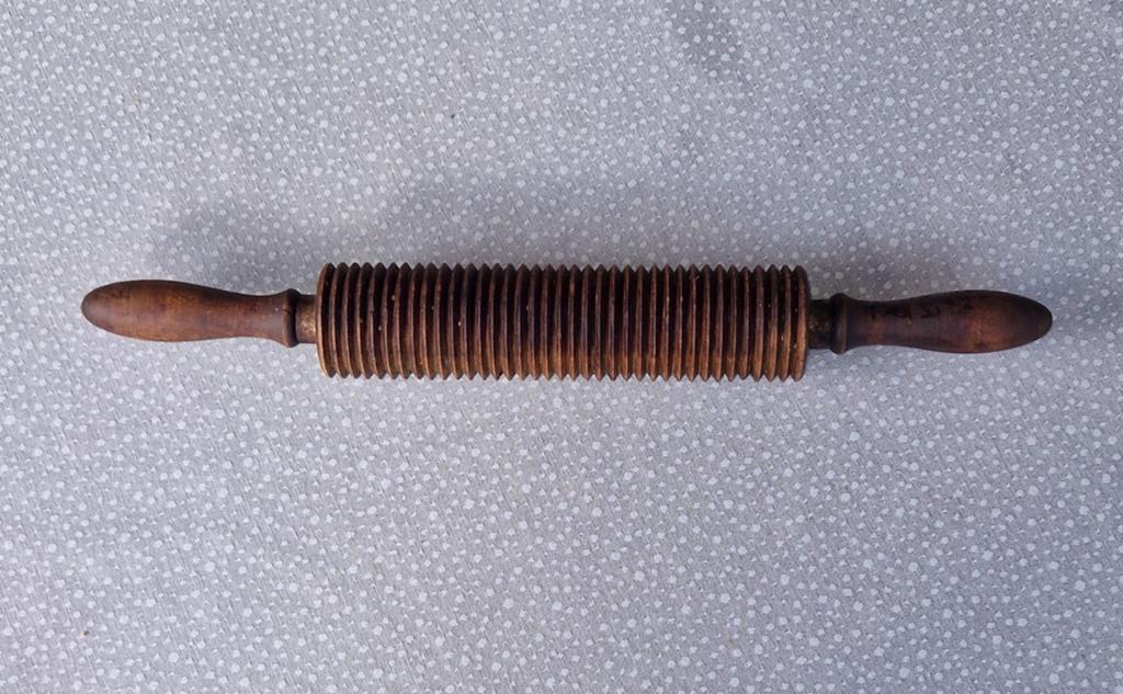 Antieke houten deegroller met ribbels, Ophalen