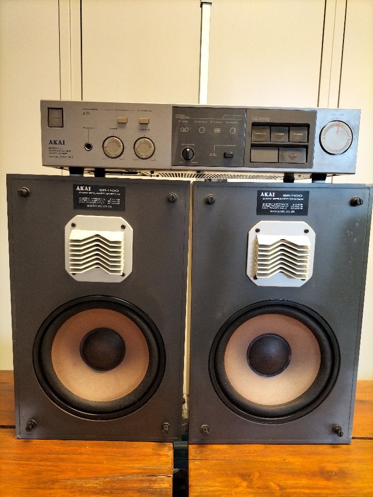 AKAI AM-A1 versterker met AKAI SR-1100 luidsprekers €75,00, Overige merken, Gebruikt, Ophalen of Verzenden, Minder dan 60 watt