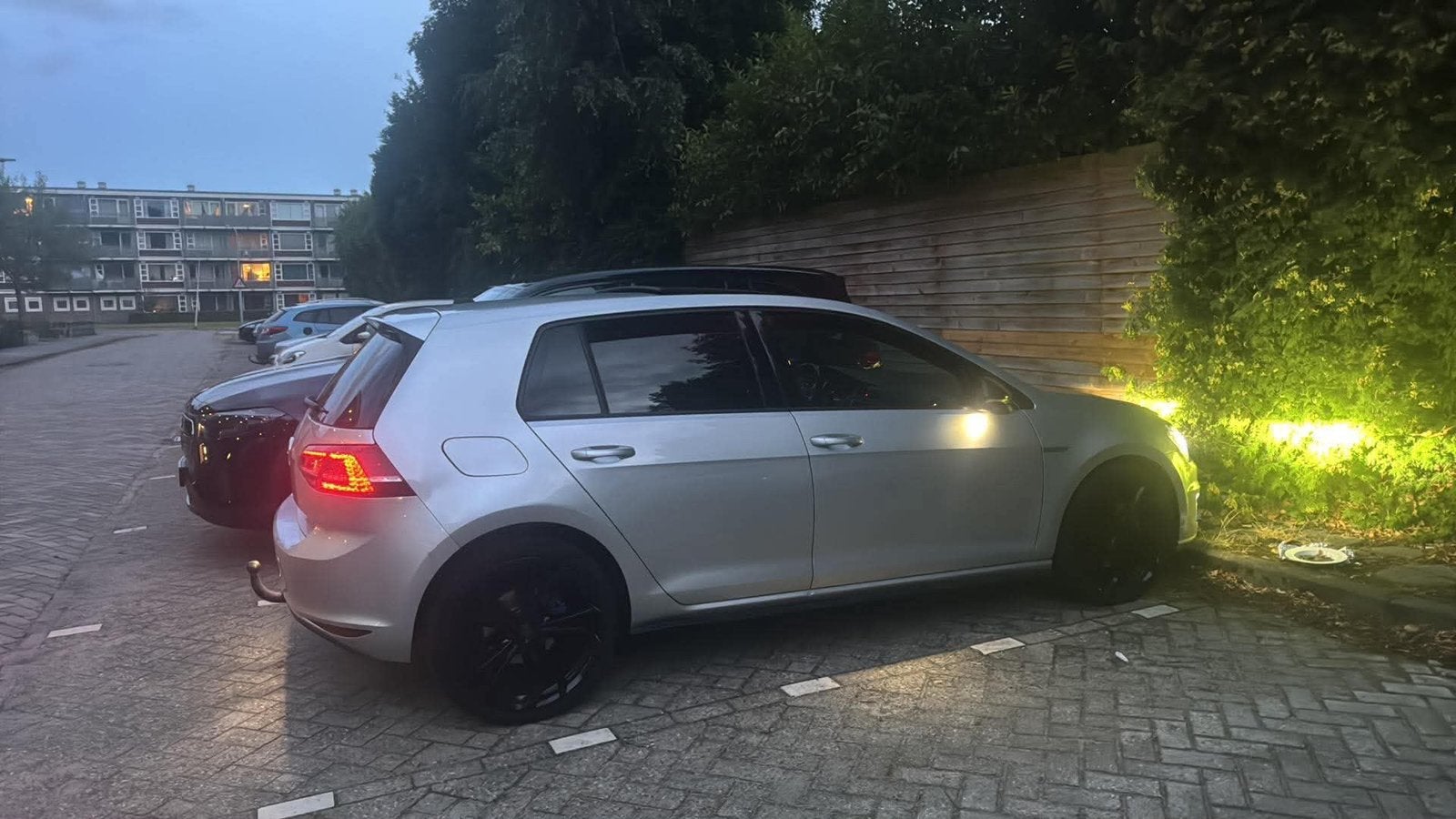 Volkswagen Golf 7 GTE (302PK) PANO-LEDER-ALLES COMPLEET, 1395 cc, Zilver of Grijs, 84 €/maand, 1500 kg
