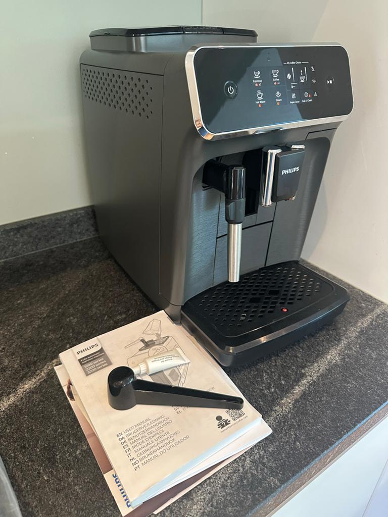 Philips 2200 Serie Volautomatische Espressomachine, Witgoed en Apparatuur, Koffiezetapparaten, Ophalen, Afneembaar waterreservoir