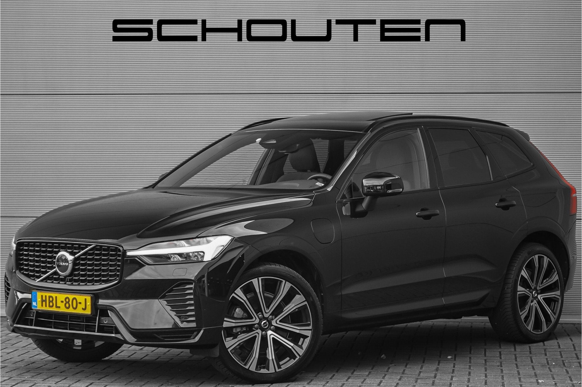 Volvo XC60 2.0 T6 Plug-in hybrid AWD Plus Dark Pano Trekhaak, 12 maanden, Gebruikt, 4 cilinders, Zwart