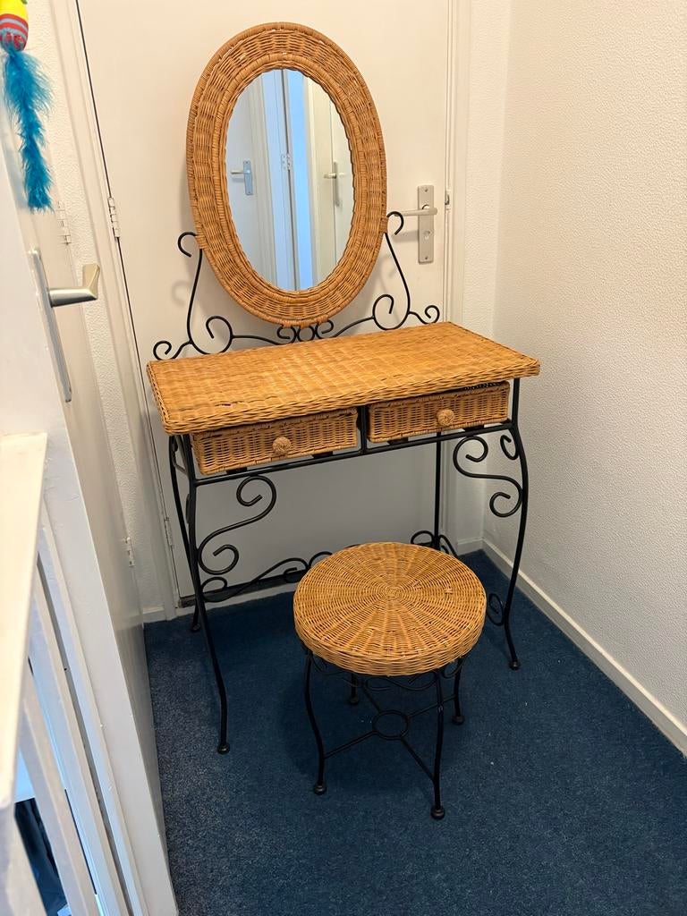 Rotan kaptafel met spiegel en krukje, Huis en Inrichting, Ophalen, Overige materialen, Gebruikt, 100 tot 150 cm