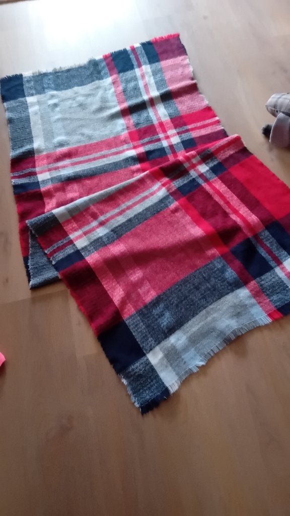 Sjaal grote rode geblokte Sjaal 180 x 70 cm, Kleding | Dames, Mutsen, Sjaals en Handschoenen, Ophalen of Verzenden, Nieuw, Maat 46/48 (XL) of groter