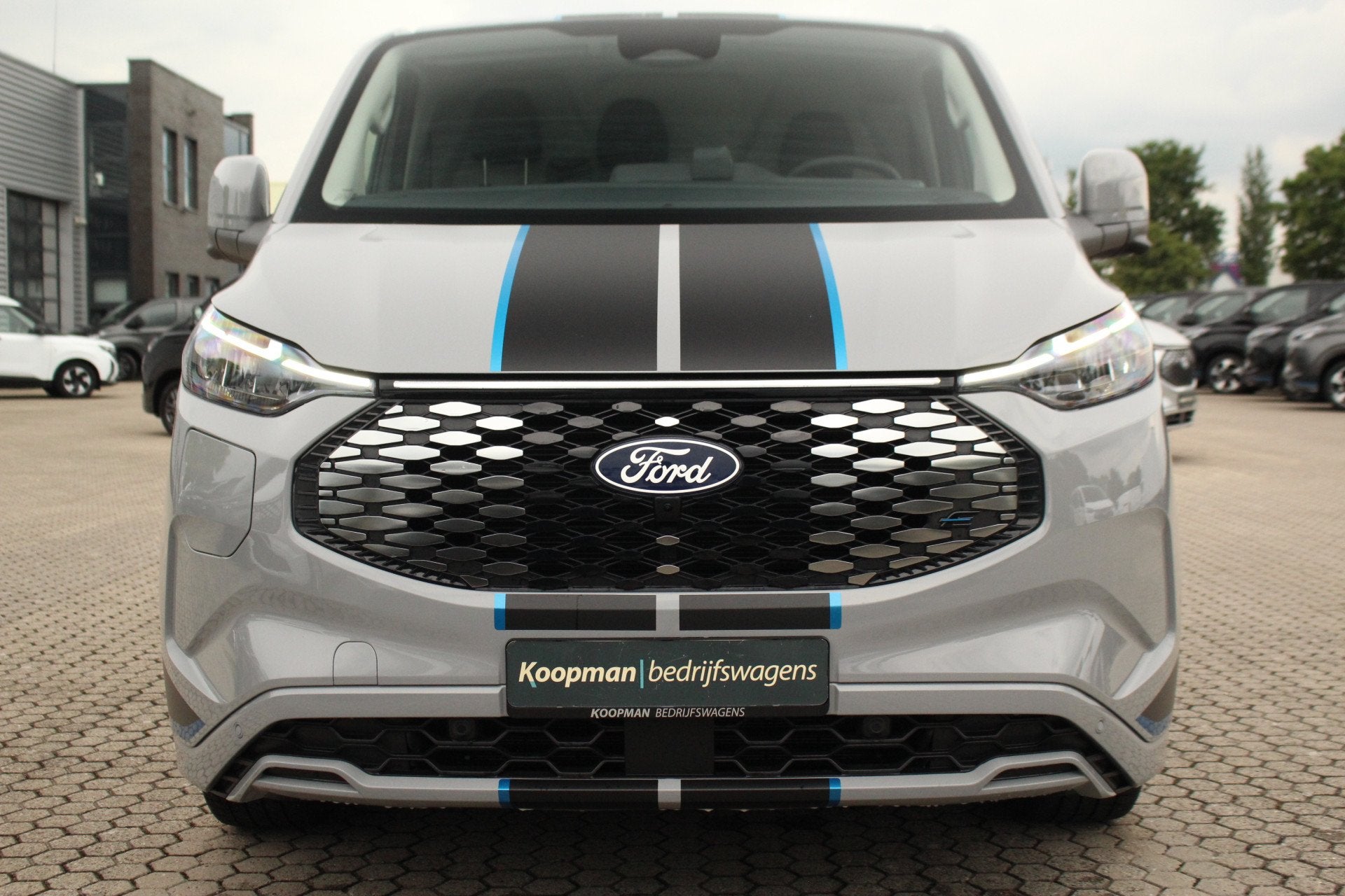 Ford E-Transit Custom 320 L1H1 Sport | 71kWh | 160kW/218pk |, Automaat, 71 kWh, 2800 kg, 348 km