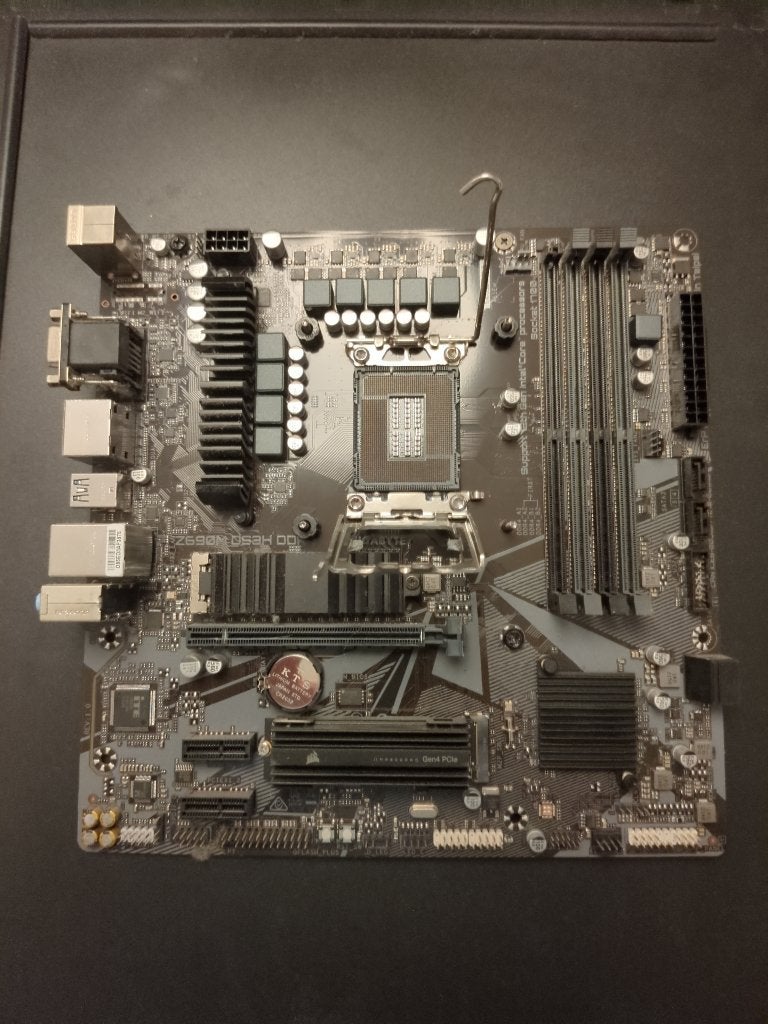 Gigabyte Z690M DS3H DDR4, Computers en Software, Ophalen of Verzenden, Gebruikt, DDR4