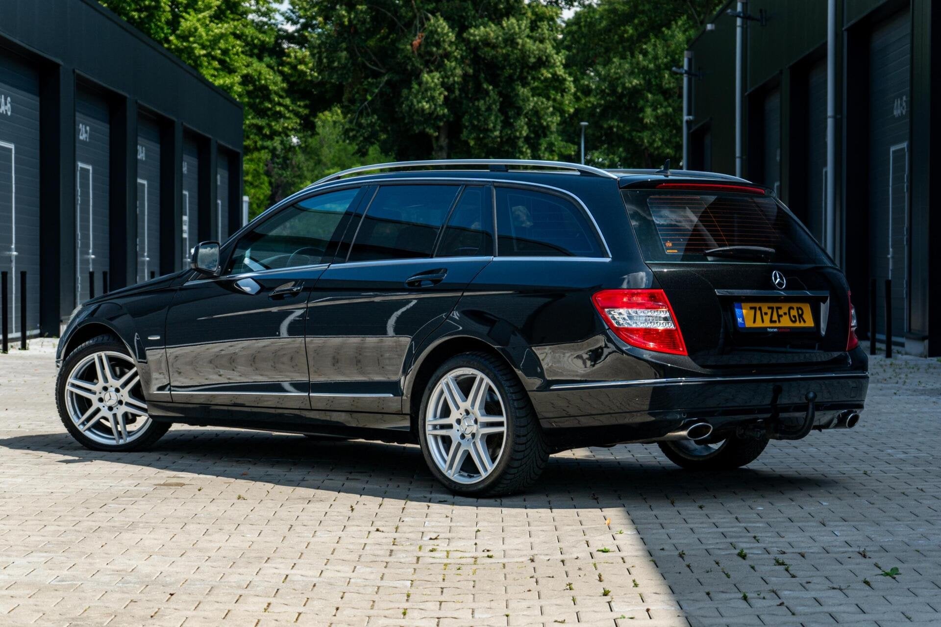 Mercedes C-klasse Estate 280 Avantgarde *Automaat*, Automaat, Achterwielaandrijving, Zwart, 93 €/maand