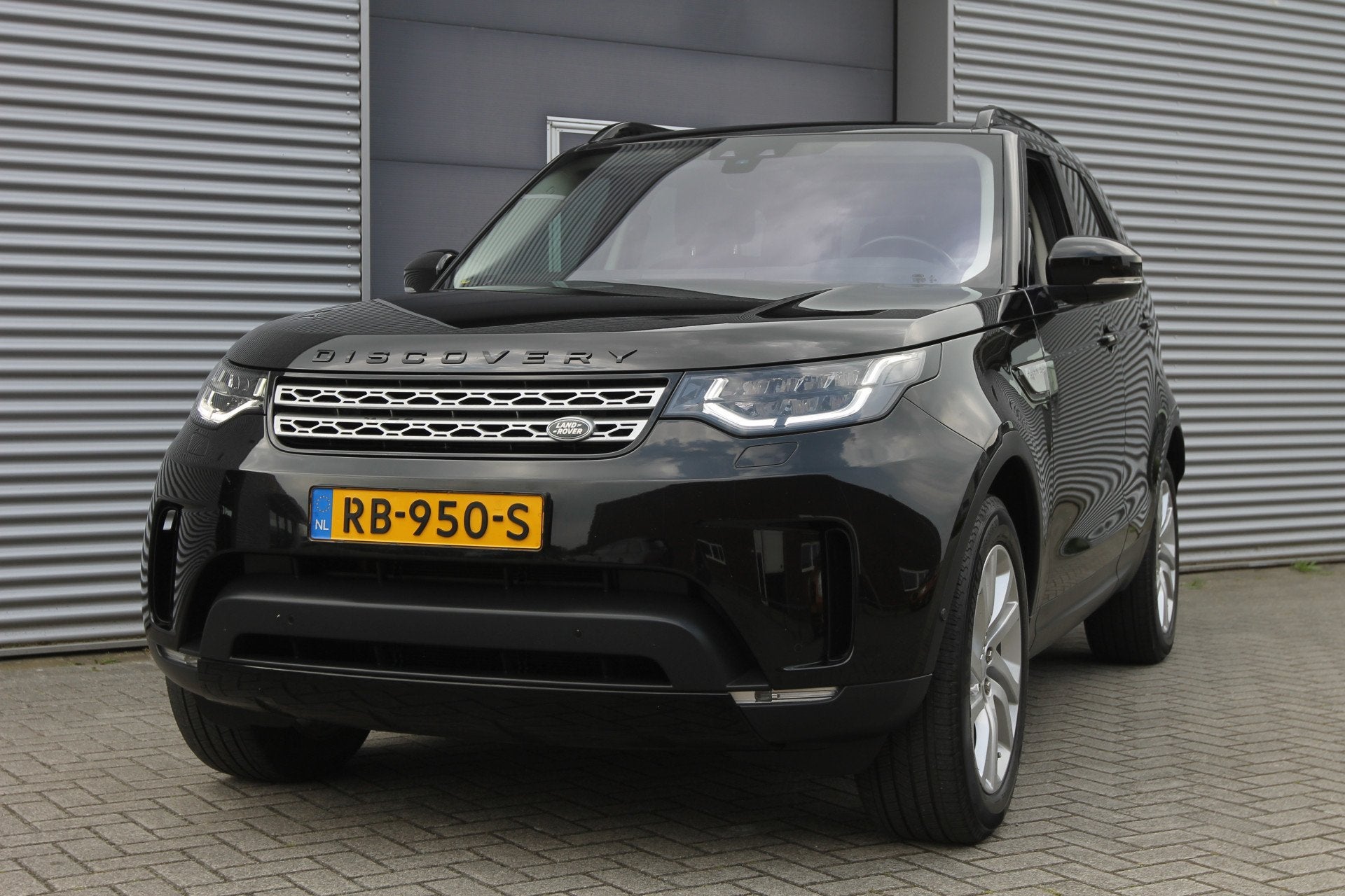 Land Rover Discovery 2.0 Td4 HSE Luxury Aut. I 7 Pers. I Pan, Auto's, Dealer onderhouden, Gebruikt, 4 cilinders, Zwart