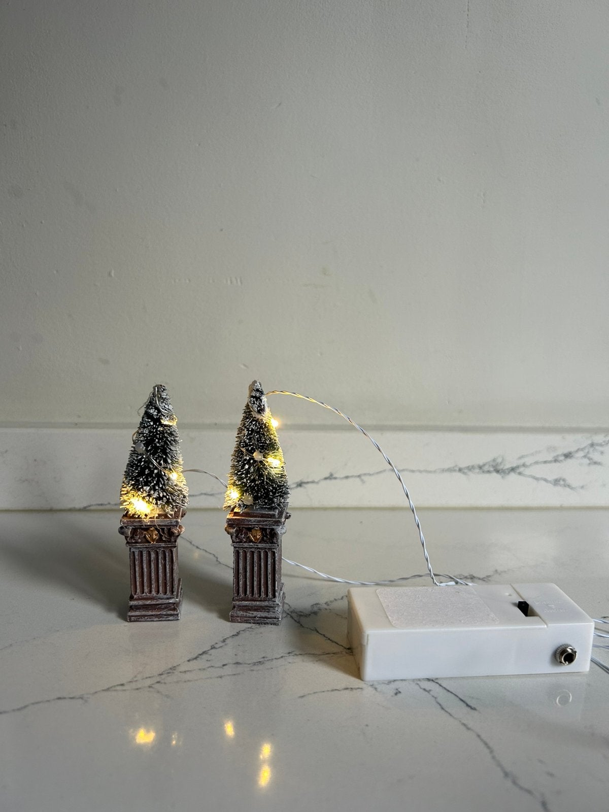 Intratuin kerstdorpminiatuur - kerstboom in pot 2 stuks, Ophalen, Zo goed als nieuw