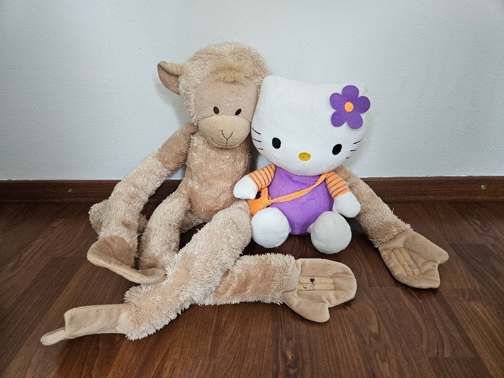 Hello Kitty en Happy Horse hang aap knuffels, Ophalen of Verzenden, Zo goed als nieuw, Middelgroot (20 tot 80 cm), Meerkleurig