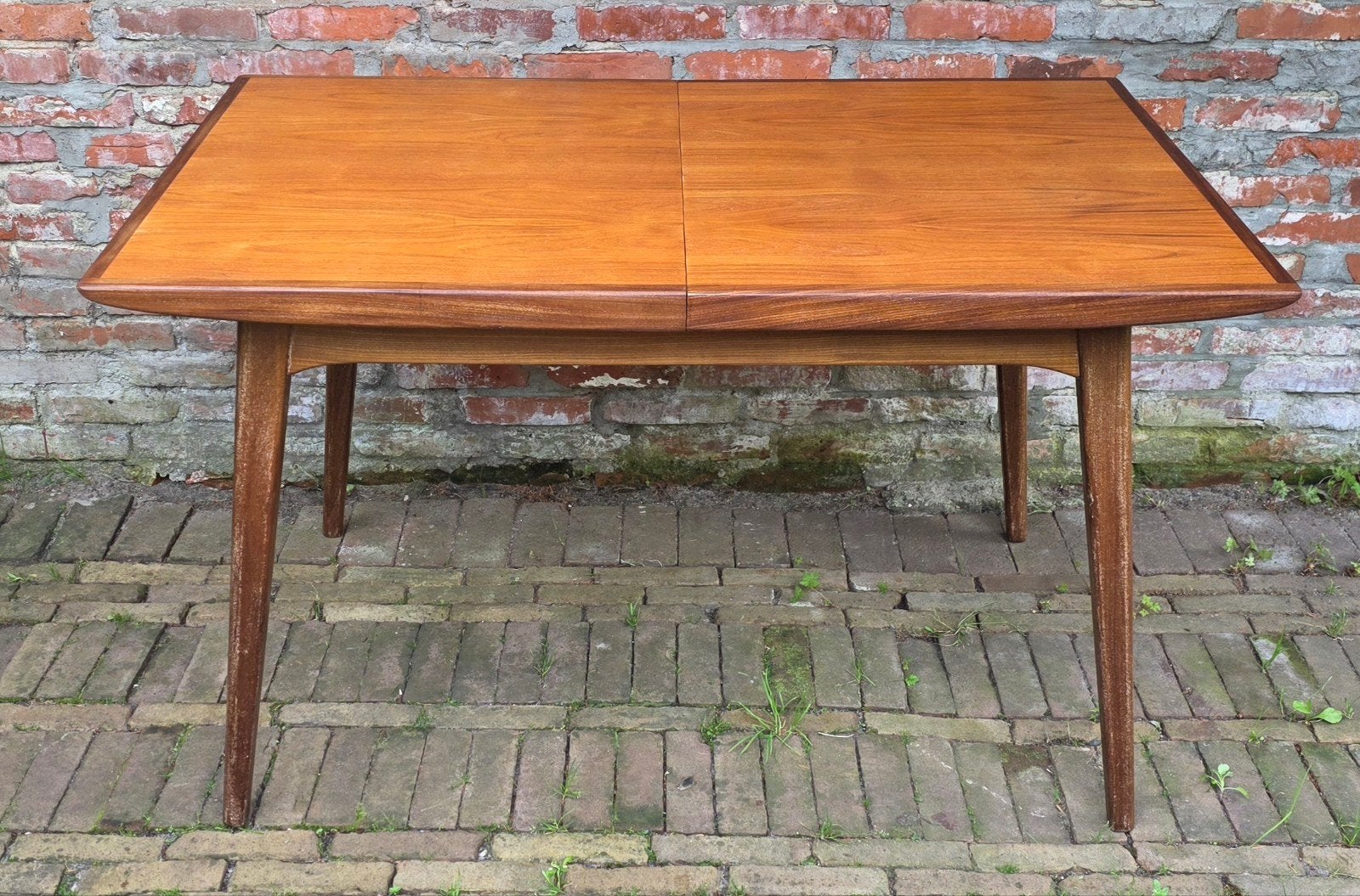 Vintage, design eettafel. Louis van Teeffelen.  Milaan, Ophalen, Wébé, Louis van Teeffelen