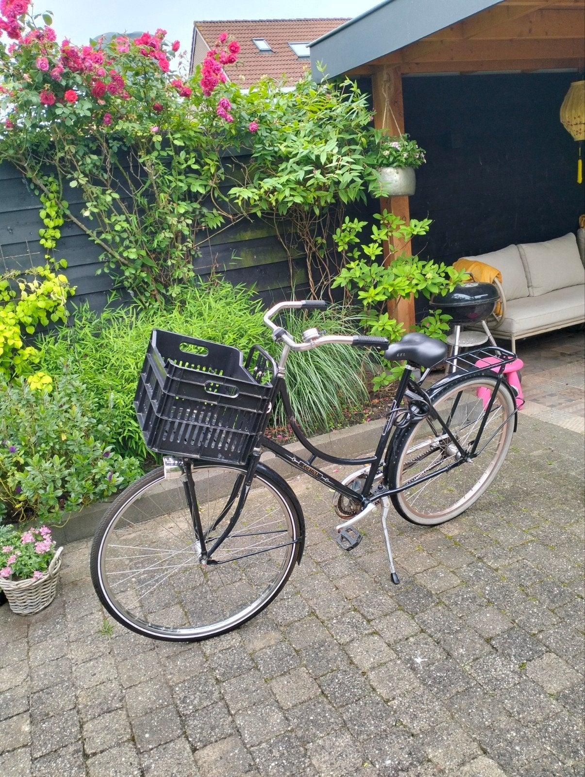 Zwarte damesfiets met voordrager en krat, Overige merken, Terugtraprem, Ophalen of Verzenden, 53 tot 56 cm