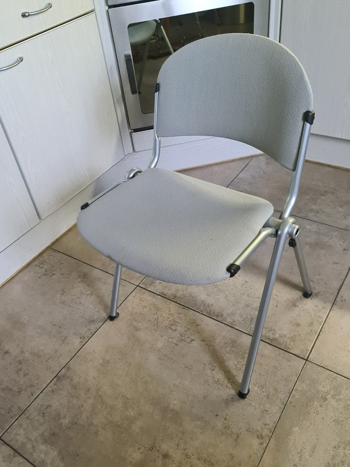Car kantinestoel  grijze stoel Katwijk. Retro grijs, Huis en Inrichting, Stoelen, Ophalen, Grijs, Stof, Eén