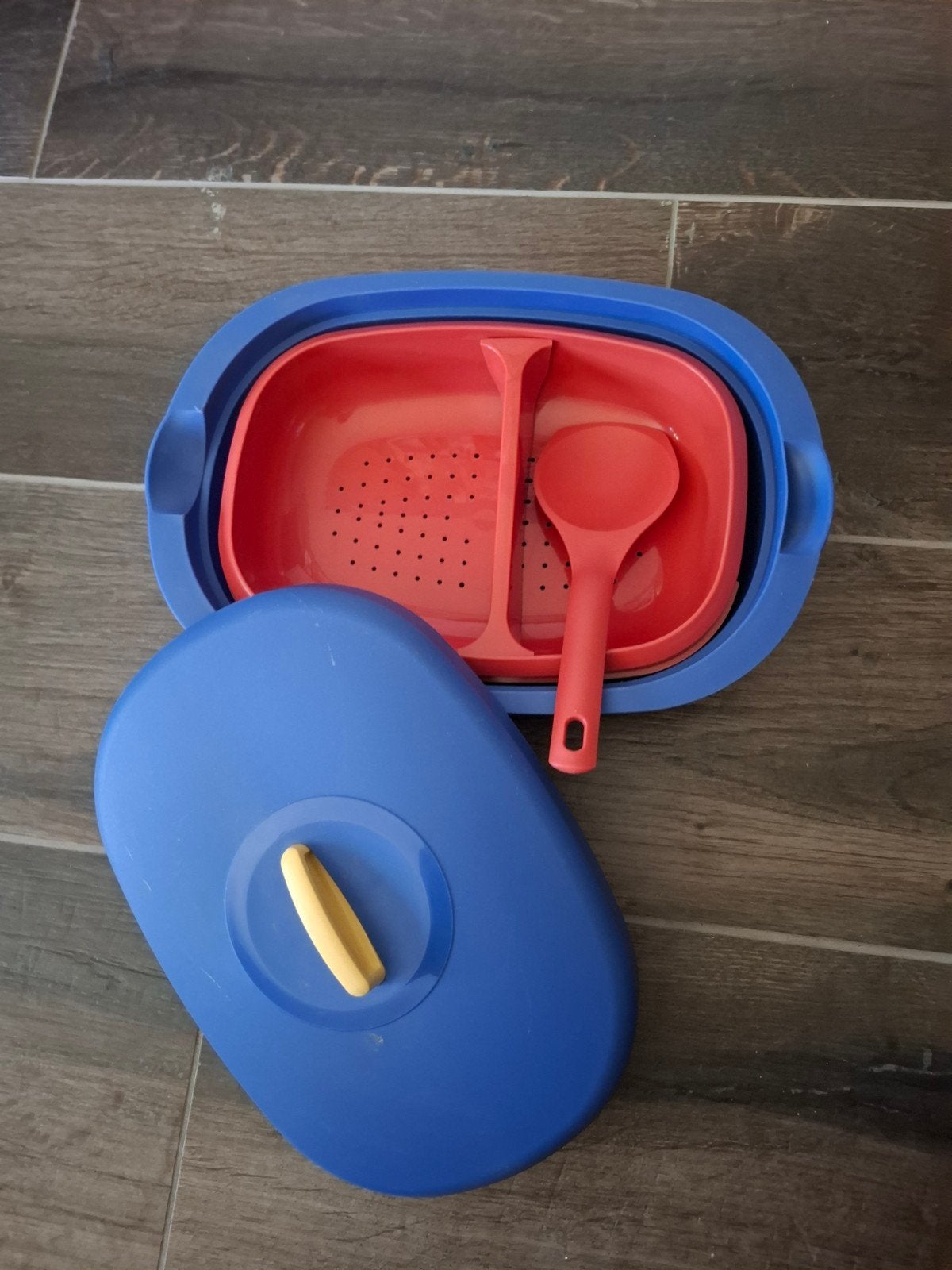Tupperware Microgolf Stomer Blauw met Inzet en Lepel, Huis en Inrichting, Gebruikt, Blauw, Overige typen, 1700 ml