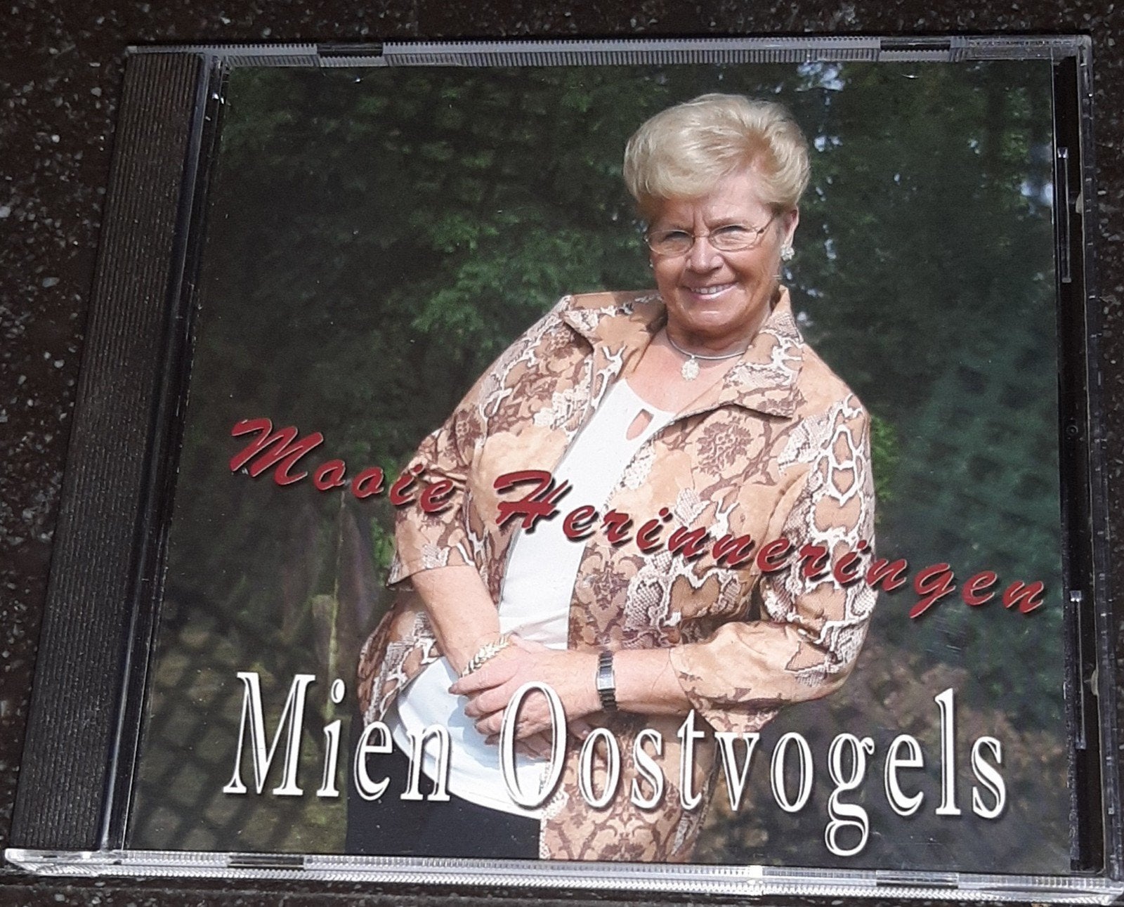Mien Oostvogels mooie herinneringen, Ophalen of Verzenden, Zo goed als nieuw, Levenslied of Smartlap