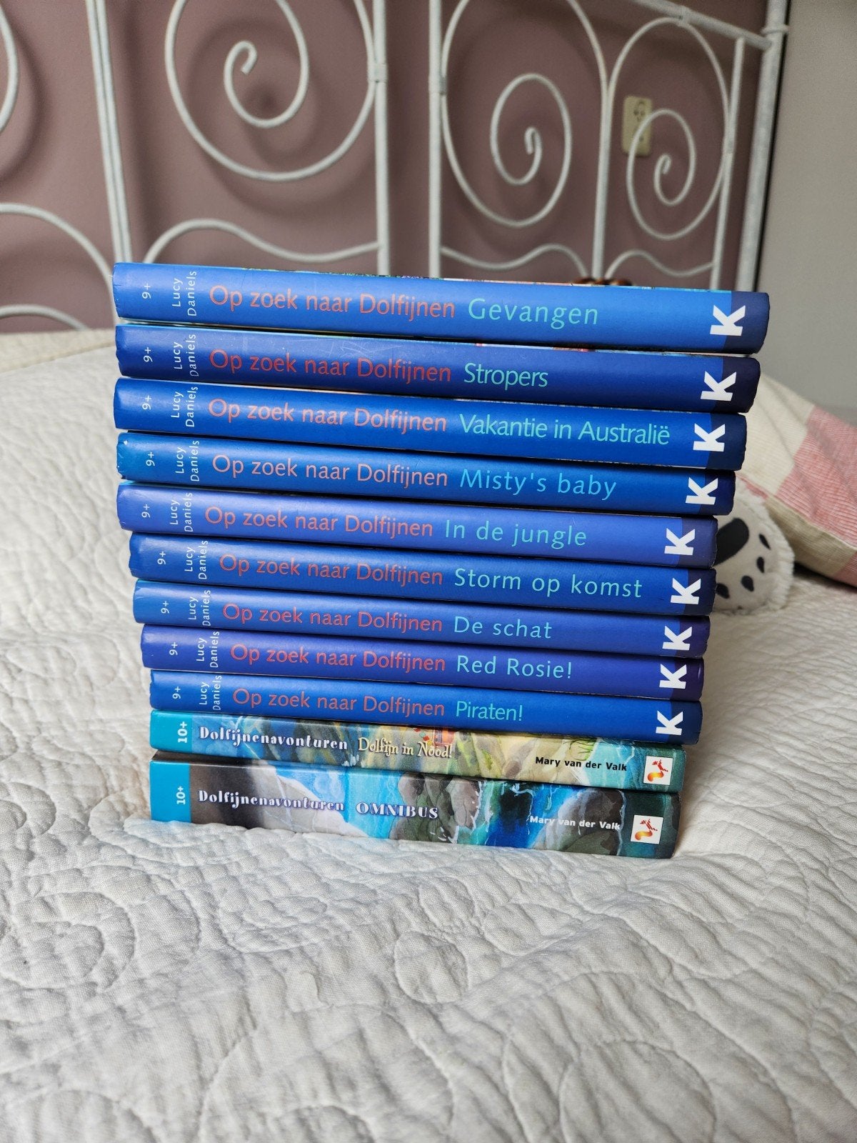Lucy Daniels 'Op zoek naar Dolfijnen' boeken, Boeken, Ophalen of Verzenden, Gelezen, Lucy Daniels, Fictie