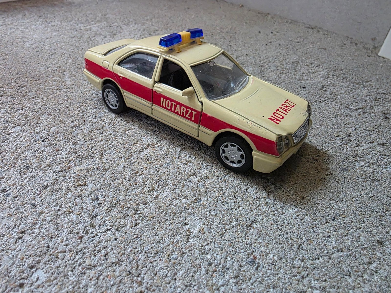 Welly Mercedes Benz Notartz 1/43, Ophalen of Verzenden, Zo goed als nieuw, Auto