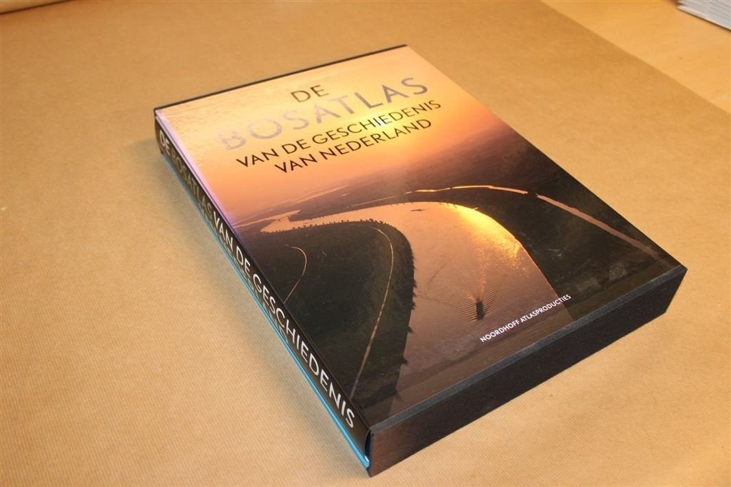Bosatlas Geschiedenis van Nederland — 576p. Naslagwerk XL, Boeken, Atlassen en Landkaarten, Ophalen of Verzenden, 1800 tot 2000