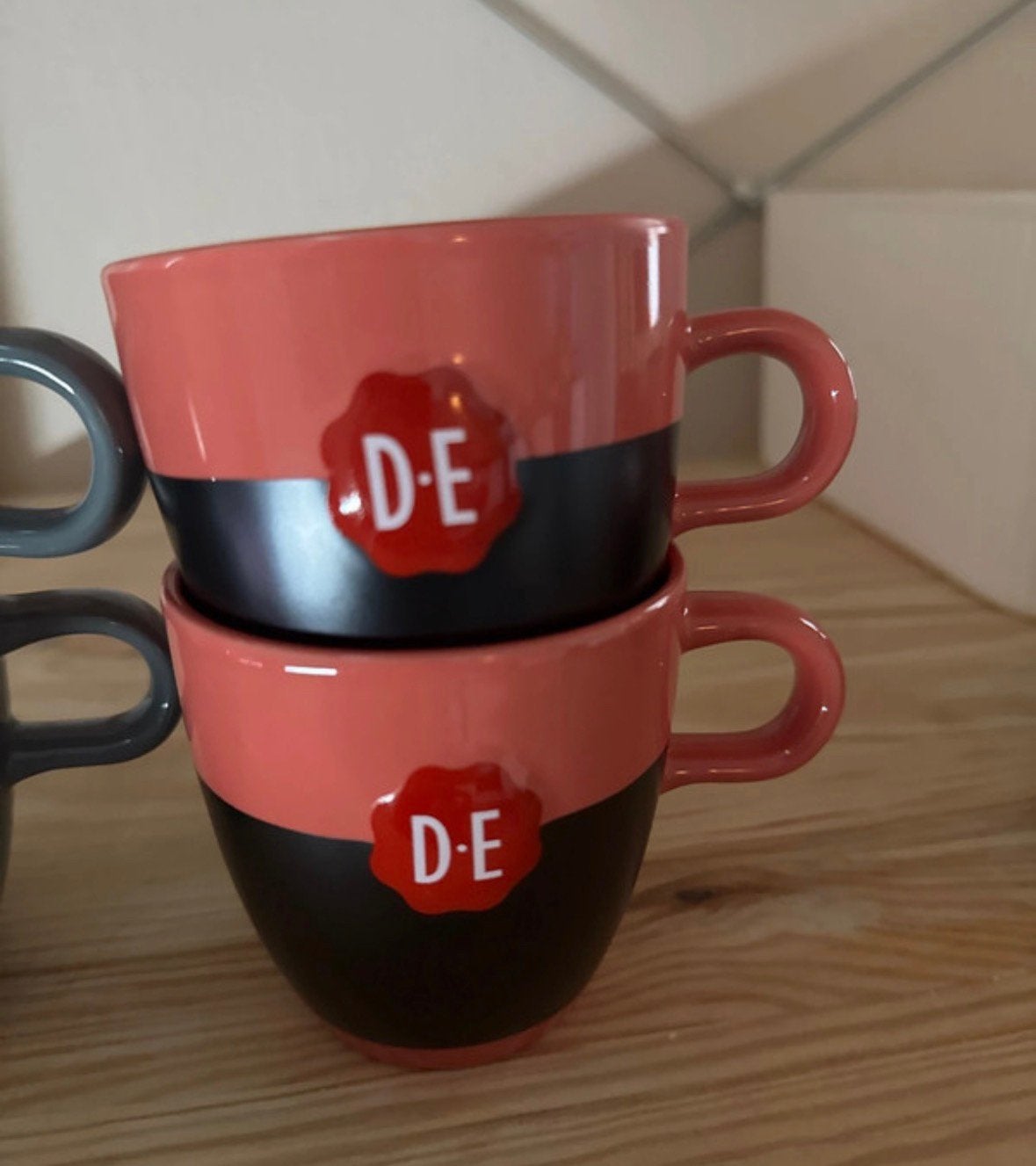 Douwe Egberts koffie kopjes, Ophalen of Verzenden, Zo goed als nieuw, Overige stijlen, Kop(pen) en/of Schotel(s)