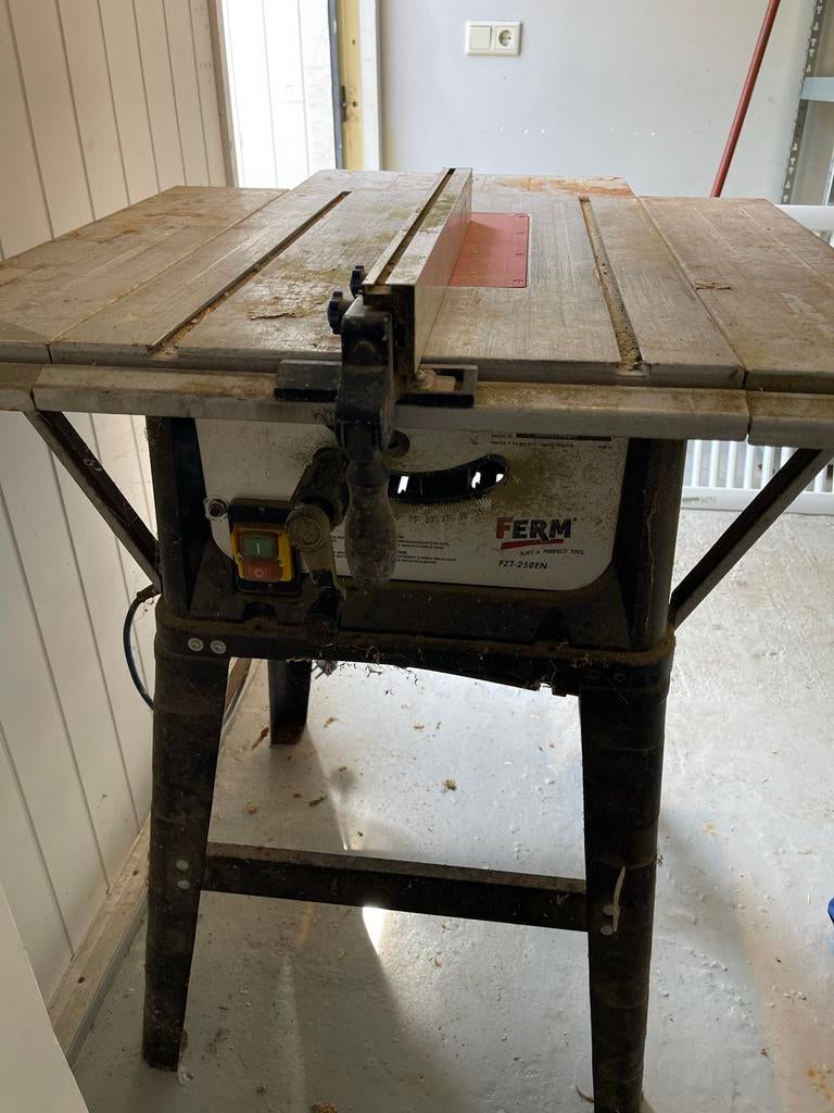 Grote zaagtafel - FERM FZT-250EN of doe een serieus bod, Doe-het-zelf en Verbouw, Gereedschap | Zaagmachines, Ophalen, Gebruikt