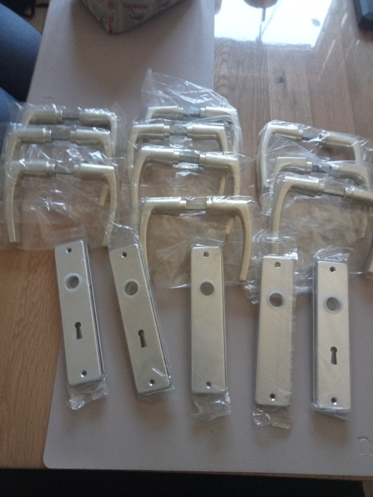 Nieuwe aluminium klinken en deurbeslag Hoppe, Ophalen